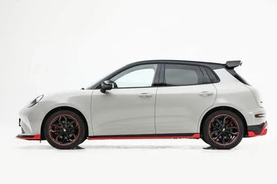 X3 hatchback hiệu năng cao, 3 tùy chọn động cơ, giá gần 390 triệu đồng