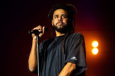 J. Cole hủy show sát giờ G sau khi thành viên ê-kíp qua đời trong tai nạn trên cao tốc
