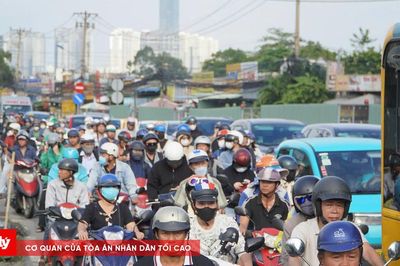 Cửa ngõ TP.HCM ùn ứ ngày đầu nghỉ lễ