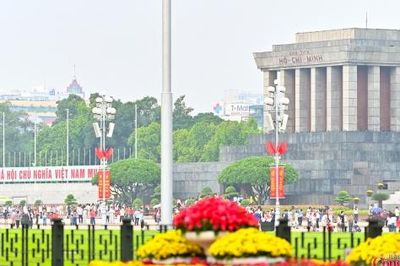 Hà Nội rợp bóng cờ đỏ sao vàng, rộn ràng không khí Quốc khánh 2/9