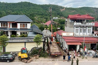 Sạt lở nhà dân tại phường Yên Dũng, không thiệt hại về người