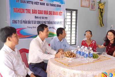 Trao kinh phí xây dựng 20 nhà Đại đoàn kết tại xã Thăng Bình