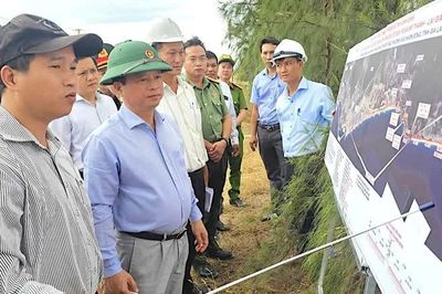 Phó Chủ tịch Thường trực UBND tỉnh đến thăm, động viên các đơn vị thực hiện nhiệm vụ dịp lễ Quốc khánh 2-9