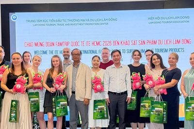 Quà lưu niệm trở thành 'sứ giả' của điểm đến