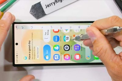 Đánh giá độ bền của Samsung Galaxy Z Fold8 Ultra qua bài thử bẻ cong và cào xước khắc nghiệt
