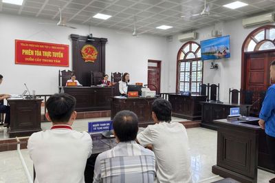 Lĩnh án 5 năm tù vì 'Vi phạm quy định về tham gia giao thông đường bộ'