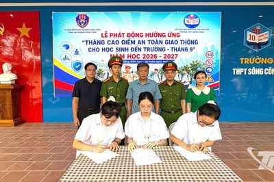 Hơn 1.800 học sinh tham gia Lễ phát động Tháng cao điểm an toàn giao thông