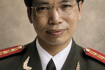 Nhà văn Đặng Vương Hưng - Một chân dung độc đáo của Trường Cấp 3 Yên Thế xưa