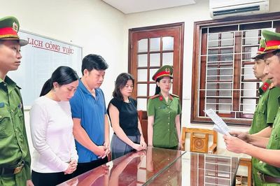 Vợ chồng giả danh lương y, 'phù phép' thuốc tân dược thành thuốc đông y