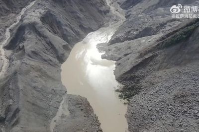 Báo động đỏ về nguy cơ vỡ 'bom nước' sau thảm họa ở Nepal