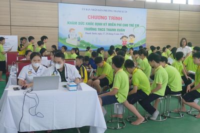 Khám miễn phí và cập nhật hồ sơ sức khỏe điện tử cho học sinh