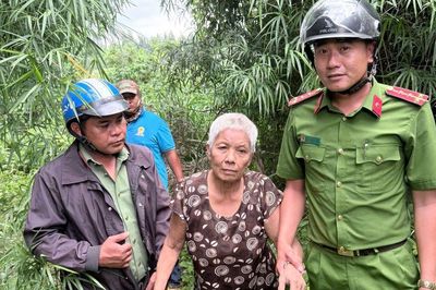 Tìm thấy cụ bà 76 tuổi mất tích trong rừng sâu