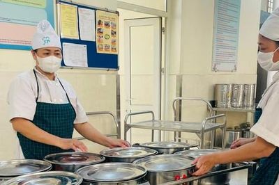 Năm học 2026-2027: Hà Nội tăng mức hỗ trợ bữa ăn bán trú, nâng trách nhiệm quản lý