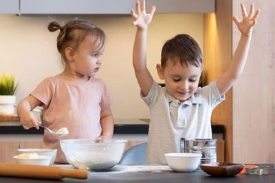 3 thói quen trên bàn ăn có thể tiết lộ trẻ có EQ thấp