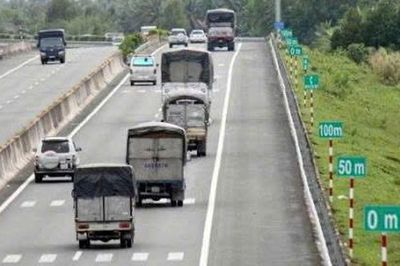 Liên tiếp xử lý các tài xế không giữ khoảng cách an toàn trên cao tốc