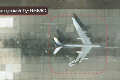Ukraine tấn công căn cứ không quân Nga, phá hủy máy bay ném bom chiến lược Tu-95MS