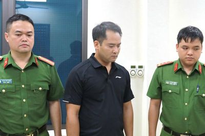 Bắt giám đốc liên quan vụ lan can kè sông Hồng gãy, đổ ở Lào Cai