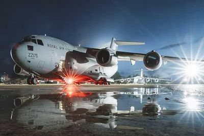 Vận tải cơ khổng lồ C-17 Mỹ bất ngờ hạ cánh xuống Moscow
