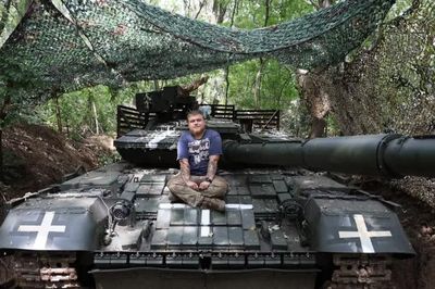 Xung đột Nga-Ukraine: Xe tăng chủ lực 'vứt xó', giăng đầy mạng nhện