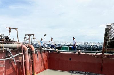TPHCM: Bắt phương tiện khai thác cát trái phép khu vực biển Cần Giờ