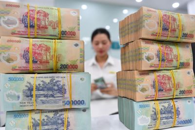 So kè Home Credit, HD SAISON, FE Credit: Ai kiếm nhiều tiền hơn?