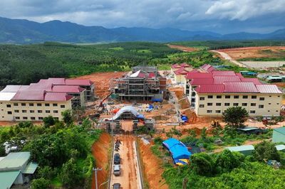Vượt khó, chạy đua với thời gian trên công trường trường học nơi biên giới