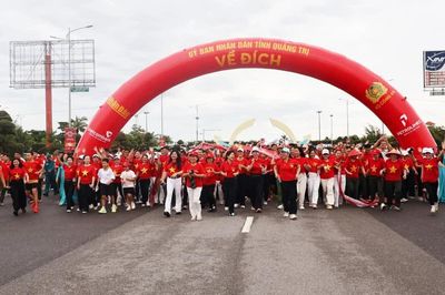 Quảng Trị: Hơn 13.200 người 'Cùng Việt Nam tiến bước' tại tất cả xã, phường, đặc khu trong tỉnh