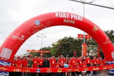 Hơn 5.000 người Điện Biên hào hứng tham gia Chương trình 'Cùng Việt Nam tiến bước'