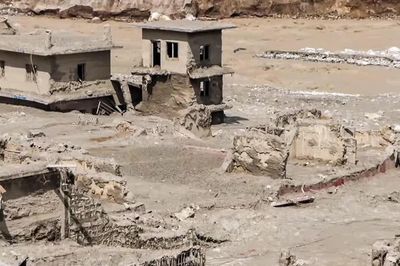 Lũ quét tại Nepal: Thời tiết xấu cản trở nỗ lực cứu hộ 100 công nhân mắc kẹt