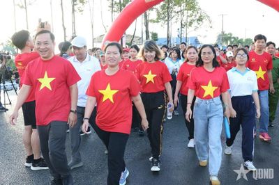 Cần Thơ: Hơn 5.600 người tham gia chương trình 'Cùng Việt Nam tiến bước'
