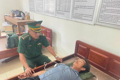 Bộ đội Biên phòng tỉnh Đắk Lắk huy động tàu cá cứu 4 ngư dân gặp nạn