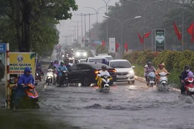 Dự báo thời tiết ngày 30/8: Bắc Bộ mưa dông, Trung Bộ nắng nóng