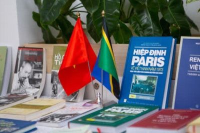 Lan tỏa tư tưởng Hồ Chí Minh, mở rộng nhịp cầu Việt Nam-Đông Phi