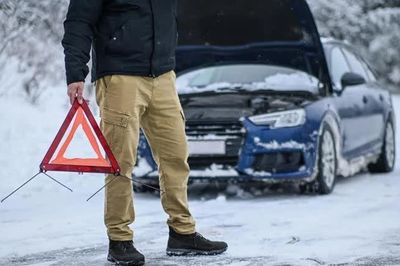 5 cách sửa xe ô tô không nên làm ngay trên đường