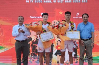 Hai cầu thủ Đắk Lắk được vinh danh sau kỳ tích ASEAN Cup