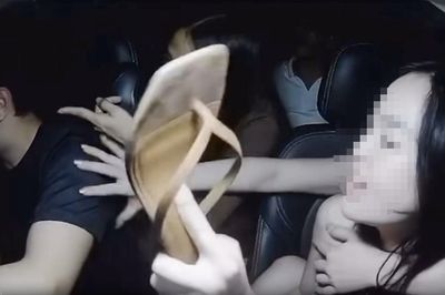 Công an xác minh vụ tài xế taxi bị nhóm khách hành hung, giơ dép vào mặt
