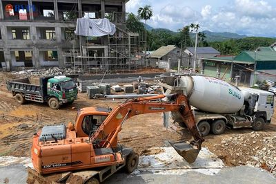 Xuyên đêm trên những công trường trường học vùng biên