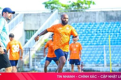 Hồng Lĩnh Hà Tĩnh tập luyện xuyên lễ, sẵn sàng cho trận mở màn mùa giải mới