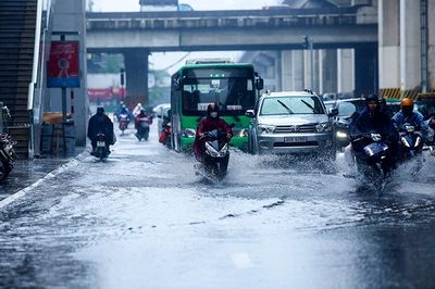 Thời tiết ngày 30/8: Mưa lớn diện rộng ở Bắc Bộ và miền Trung, biển động mạnh