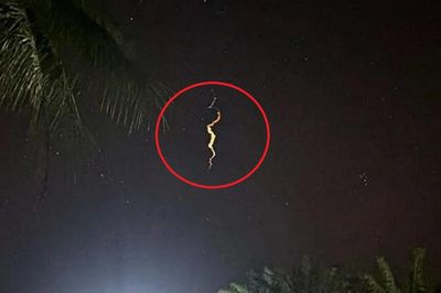 Nhìn lên trời giữa đêm, người dân bỗng thấy cảnh tượng 'nổi da gà'