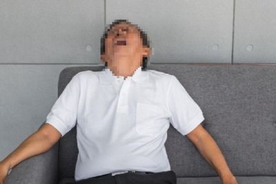 Người đàn ông 54 tuổi tử vong khi ngủ trưa, bác sĩ chỉ thẳng 3 thói quen tưởng tốt nhưng 'cực độc'