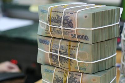 Hoàn thiện quy định về tiền lương thu hút chuyên gia nước ngoài đến làm việc