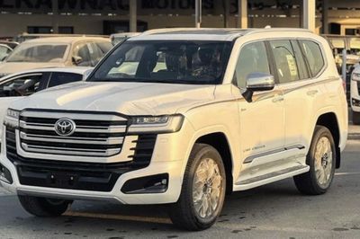 Toyota Land Cruiser LC300 hybrid công bố mức tiêu thụ nhiên liệu