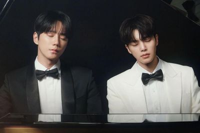Four Hands, Two Sonatas có mở màn khả quan