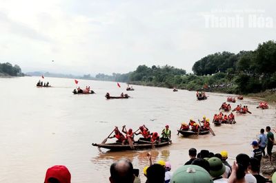 Tưng bừng Lễ hội đua thuyền truyền thống trên sông Mã