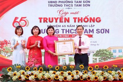Gặp mặt các thế hệ thầy, trò kỷ niệm 65 năm thành lập Trường Trung học cơ sở Tam Sơn