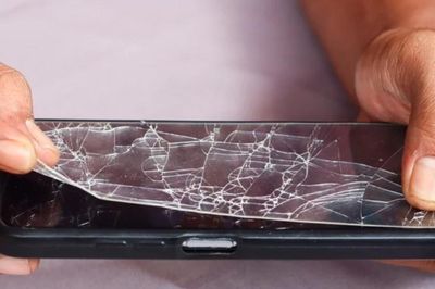 Vì sao kính cường lực điện thoại dễ nứt vỡ dù chỉ va chạm nhẹ và cơ chế bảo vệ màn hình