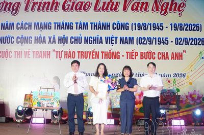 Giao lưu văn nghệ và trao giải cuộc thi 'Tự hào truyền thống - Tiếp bước cha anh'