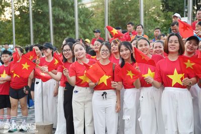30.000 người dân Đồng Nai đi bộ 'Cùng Việt Nam tiến bước'