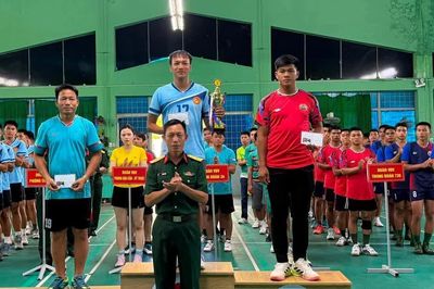 Bộ Chỉ huy Quân sự tỉnh Gia Lai tổ chức giải bóng chuyền nam và cầu lông